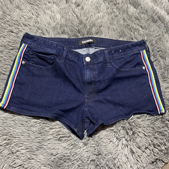 🌈🥰Express Shortie Relaxed Low Rise Rainbow Shorts 🥰🌈 - Picture 3 of 14